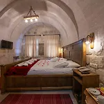 Belenus Cave House *