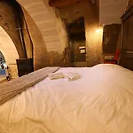 Belenus Cave House Hotel *