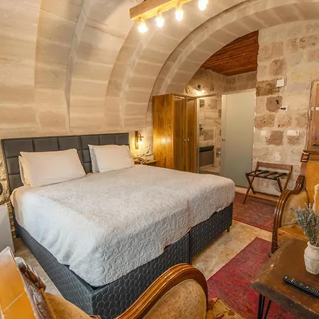 Belenus Cave House Hotel *
