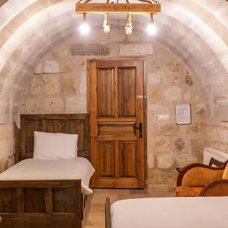 Belenus Cave House * 어굽