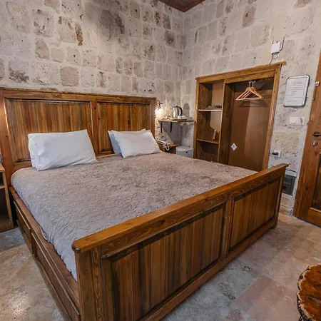 Belenus Cave House *