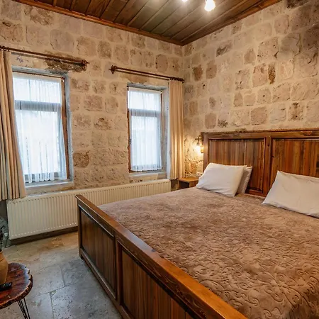 Belenus Cave House *