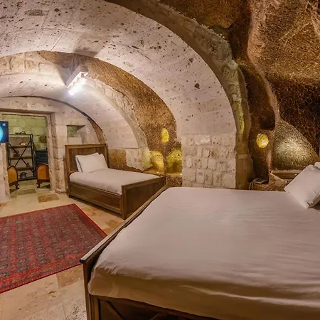 Belenus Cave House 어굽