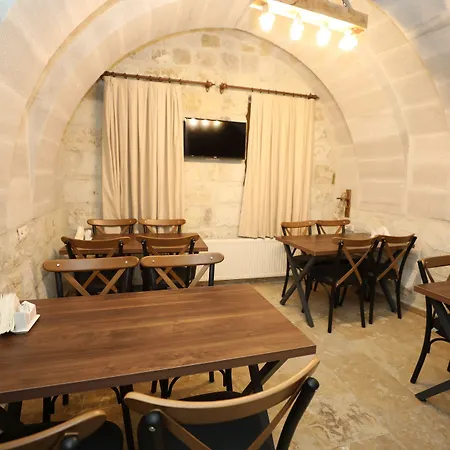 Belenus Cave House 어굽