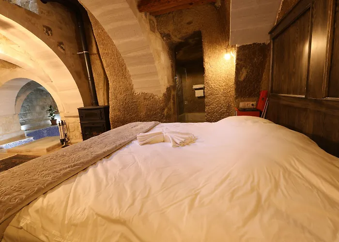 Belenus Cave House Hotel *